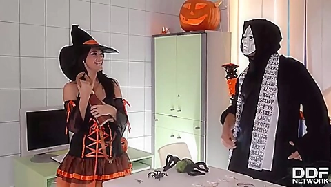 Goblins In Her Gullet With Ava Dalush