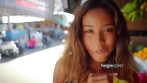 A Day In The Life Of Putri - One