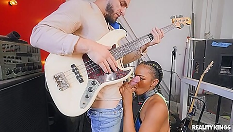 Slapping The Skin / 20.10.2021